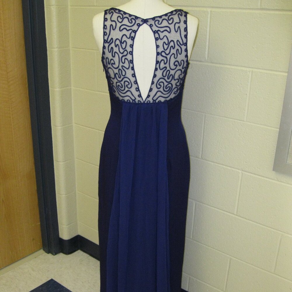 NWOT SIZE 10 Scott McClintock purple Gown with netted, soutache back